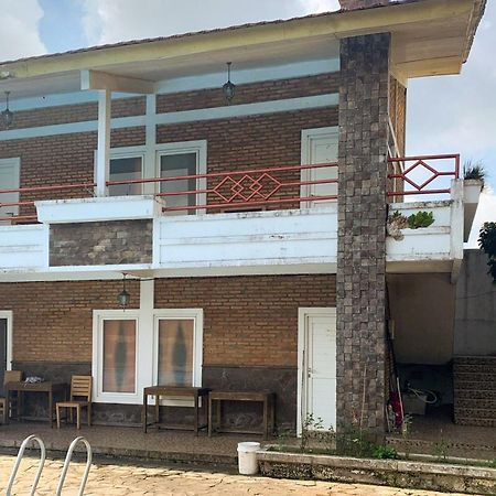 Urbanview Hotel Villa Q Gisting Bandjarnegeri Exterior photo
