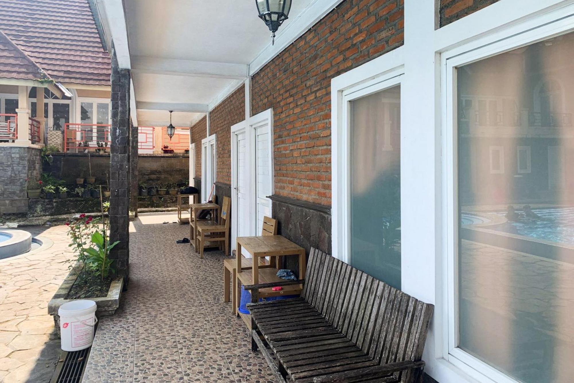 Urbanview Hotel Villa Q Gisting Bandjarnegeri Exterior photo