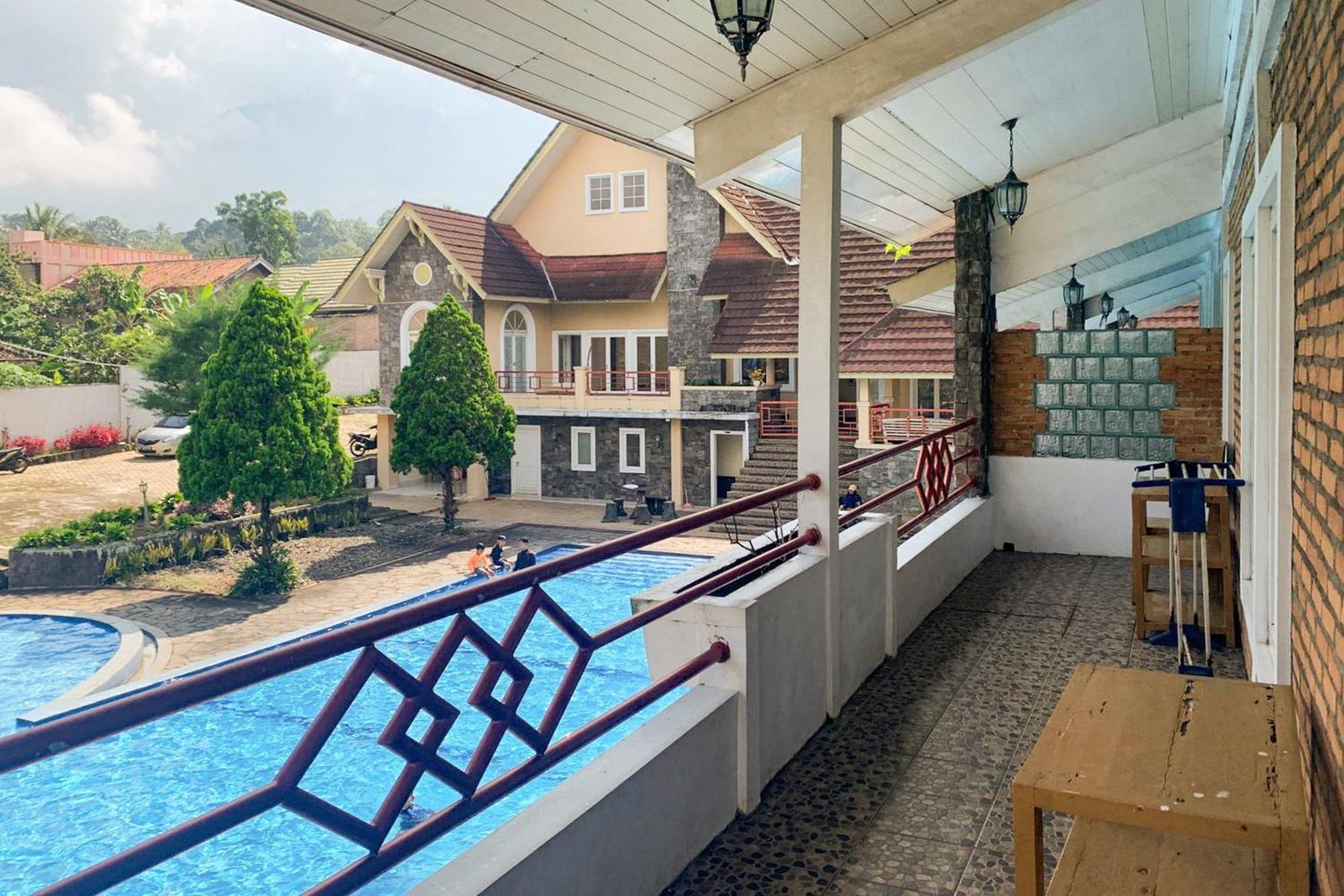 Urbanview Hotel Villa Q Gisting Bandjarnegeri Exterior photo