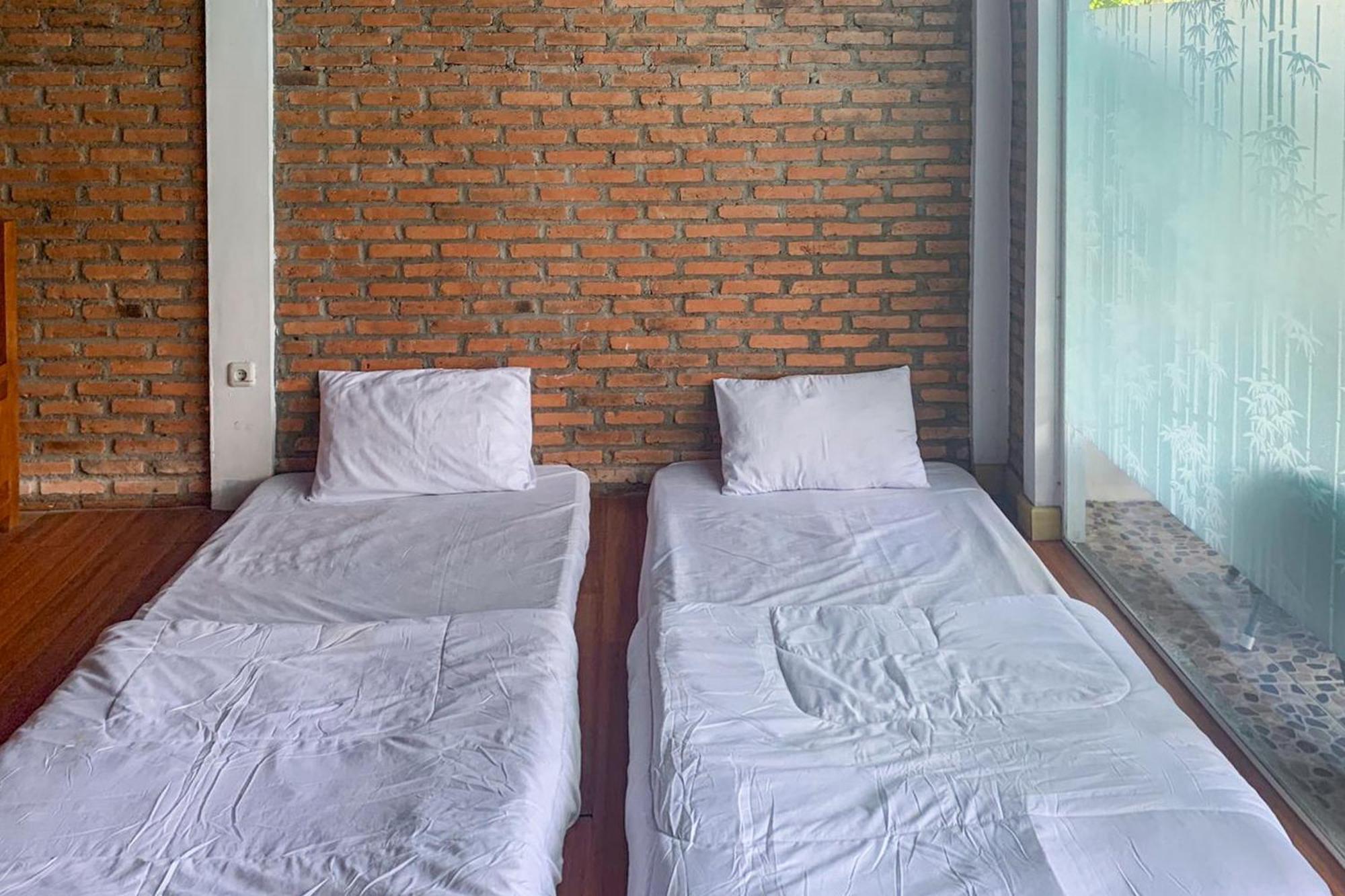 Urbanview Hotel Villa Q Gisting Bandjarnegeri Exterior photo