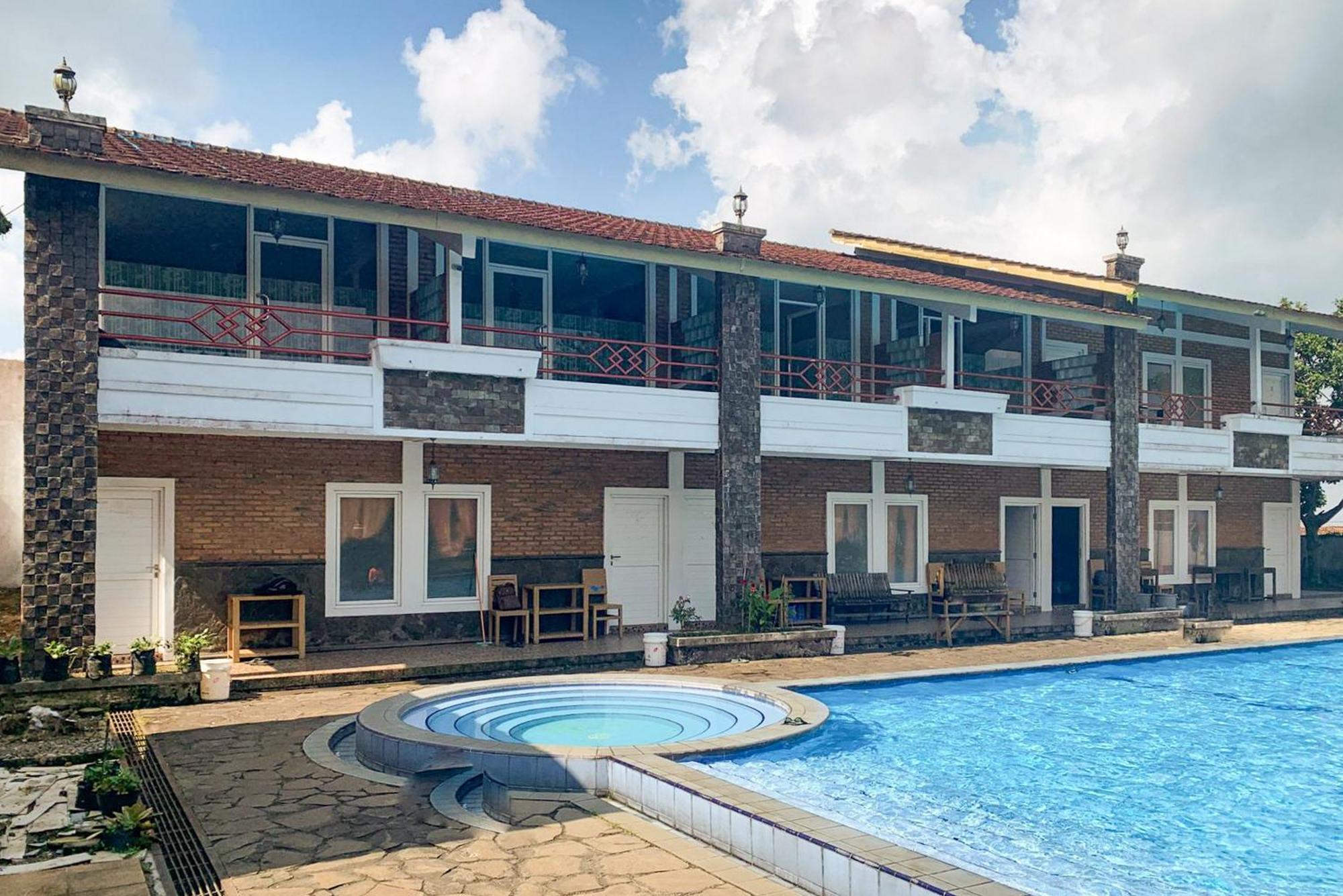 Urbanview Hotel Villa Q Gisting Bandjarnegeri Exterior photo