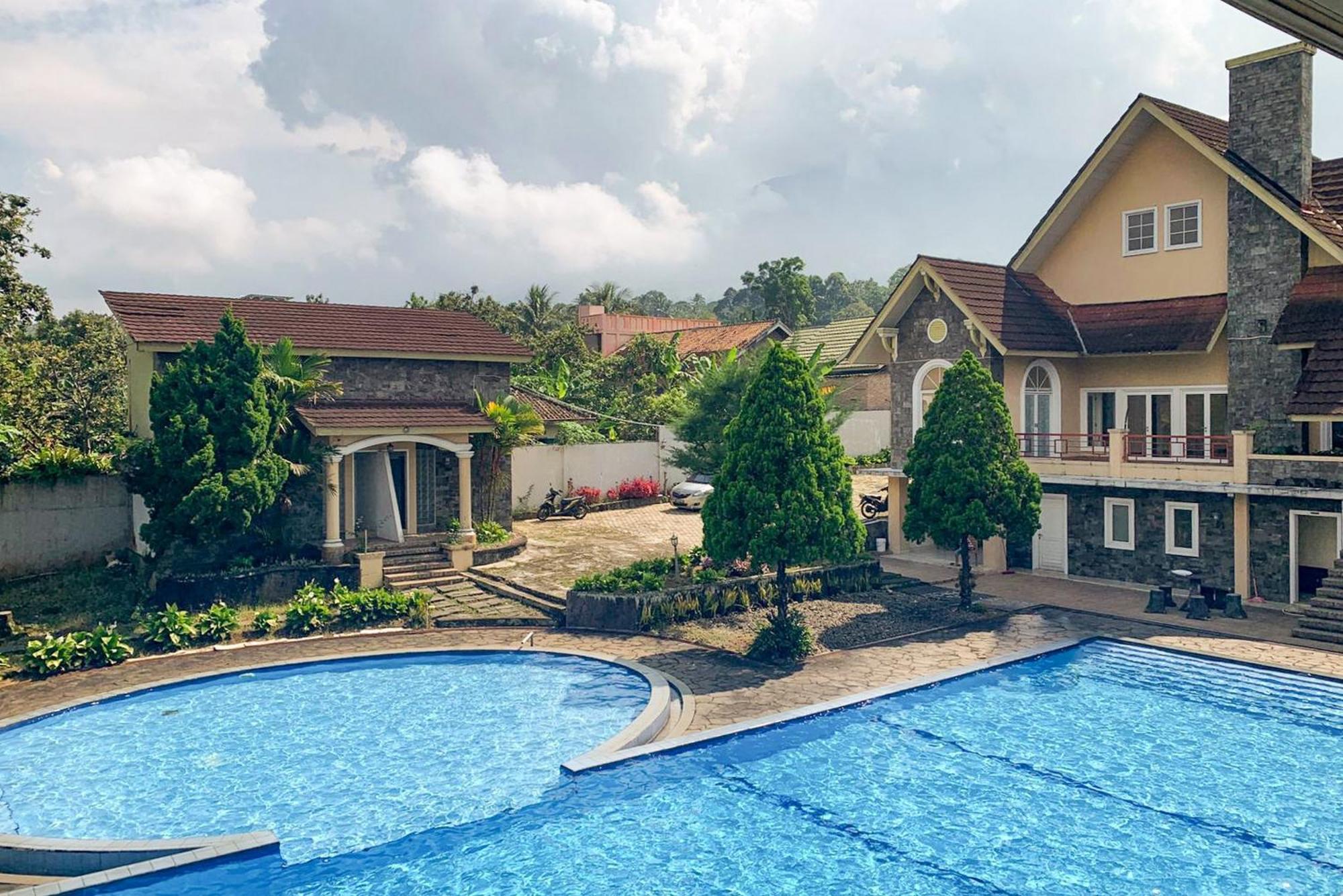 Urbanview Hotel Villa Q Gisting Bandjarnegeri Exterior photo